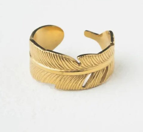 Lavish Gold Feather Ring