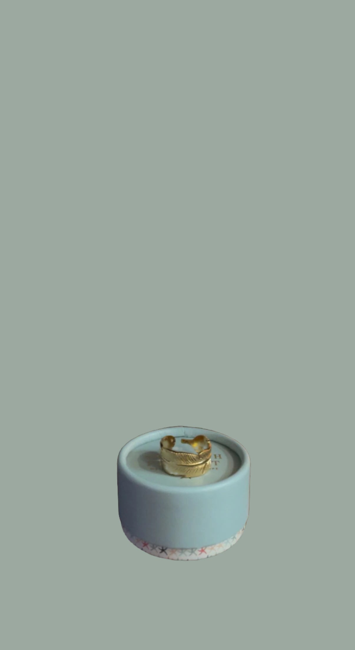 Lavish Gold Feather Ring